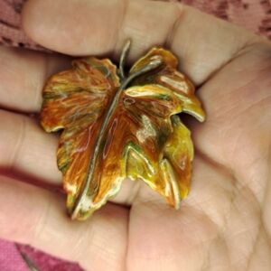 Glossy Vintage Enamel Autumn Leaf Brooch (Silvertone)